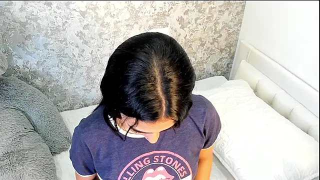 Snapshot of Anika_H chatting on February 17, 2026, 12:02 pm Anika H online show from February 17, 2026, 12:02 pm