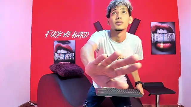 Snapshot of YOUNG_BOYS_HELL chatting on February 14, 2026, 7:25 pm YOUNG BOYS HELL online show from February 14, 2026, 7:25 pm