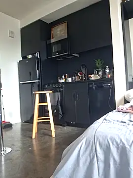 Cinnamonbunn online show from April 13, 2026, 8:35 pm