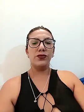 Snapshot of Silreinadorada chatting on February 25, 2026, 10:42 pm Silreinadorada online show from February 25, 2026, 10:42 pm