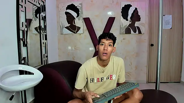 GREEN BOYS online show from March 28, 2026, 1:28 am