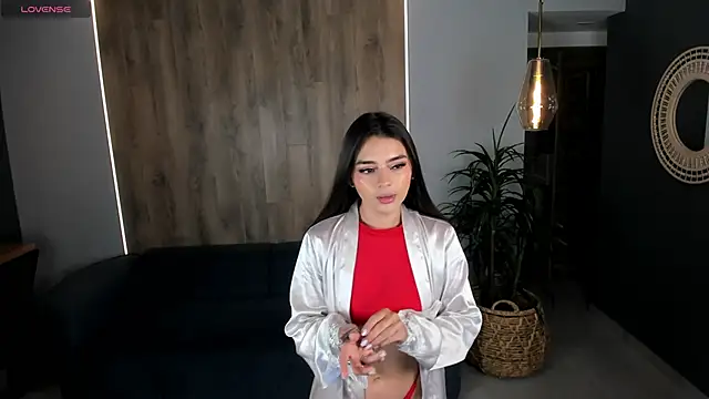 JulietteMoreau online show from June 20, 2026, 11:37 am
