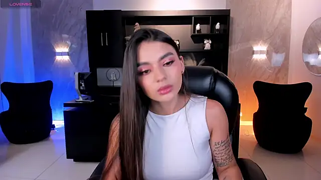 JulietteMoreau online show from July 2, 2026, 6:58 pm