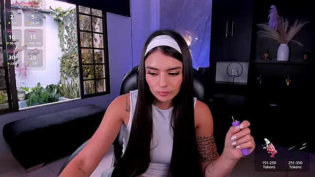JulietteMoreau online show from June 29, 2026, 7:02 pm