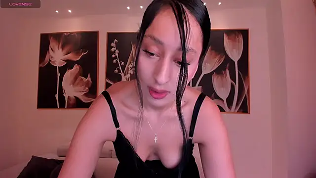 Snapshot of AmaraDivine chatting on February 26, 2026, 11:32 am AmaraDivine online show from February 26, 2026, 11:32 am