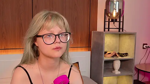 MoliQin online show from July 25, 2026, 8:22 am