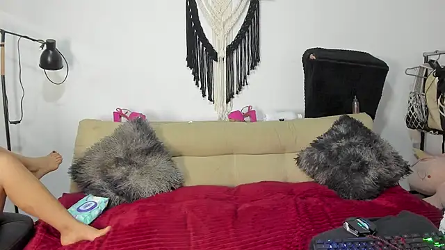 aurora moonm online show from May 16, 2026, 12:53 am