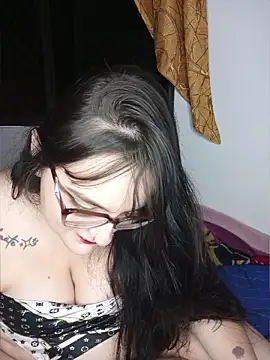 daphneev online show from June 4, 2026, 1:43 am