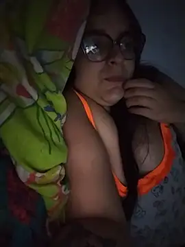 daphneev online show from June 22, 2026, 3:47 am