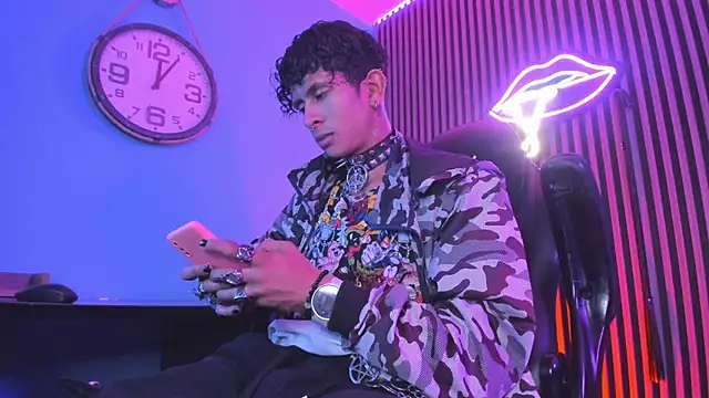 Maximoking26 online show from February 20, 2026, 4:09 am