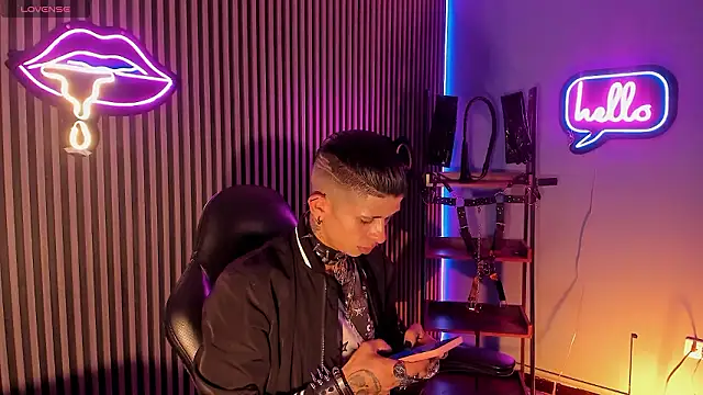 Maximoking26 online show from March 17, 2026, 4:48 am