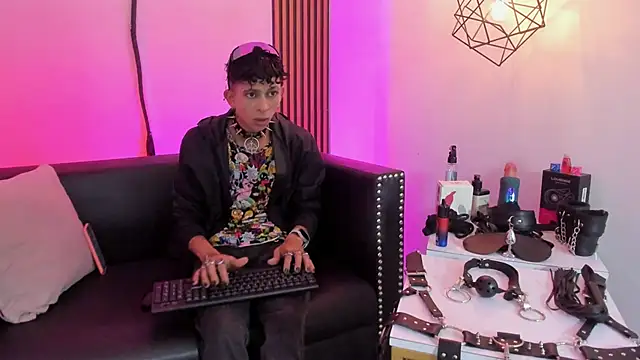 Maximoking26 online show from June 20, 2026, 3:11 am