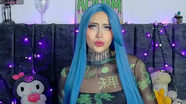 Snapshot of maliciaXpoison chatting on June 25, 2026, 5:12 am maliciaXpoison online show from June 25, 2026, 5:12 am