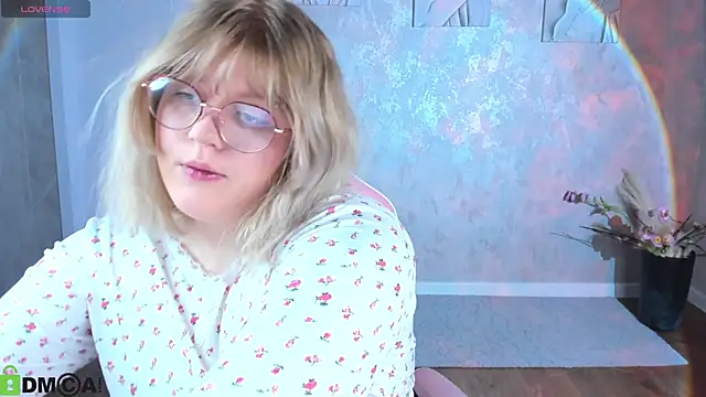 luna c0ra online show from April 13, 2026, 1:09 am