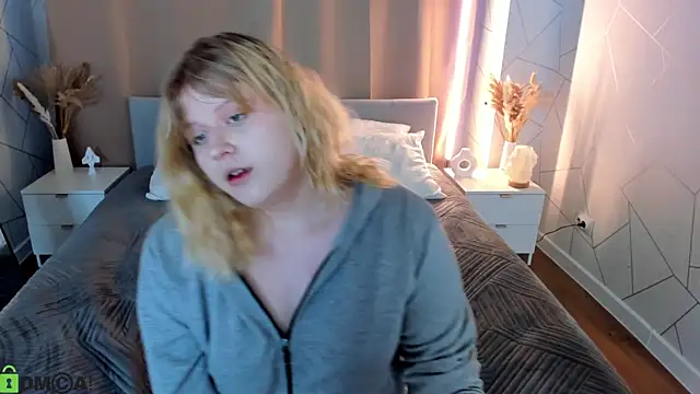 Snapshot of luna_c0ra chatting on February 26, 2026, 1:05 am luna c0ra online show from February 26, 2026, 1:05 am