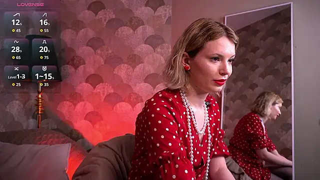 Snapshot of VinylKiss chatting on February 20, 2026, 8:44 pm VinylKiss online show from February 20, 2026, 8:44 pm