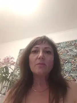 SaraGina online show from April 5, 2026, 8:37 pm