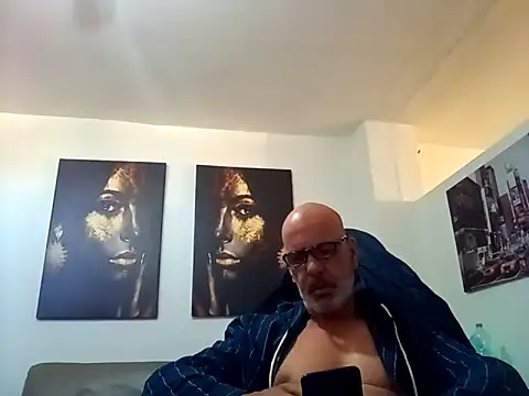 Snapshot of Milwokee chatting on February 21, 2026, 12:07 pm Milwokee online show from February 21, 2026, 12:07 pm