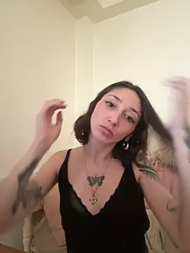 Snapshot of FrutillitaXX chatting on March 4, 2026, 9:00 pm FrutillitaXX online show from March 4, 2026, 9:00 pm