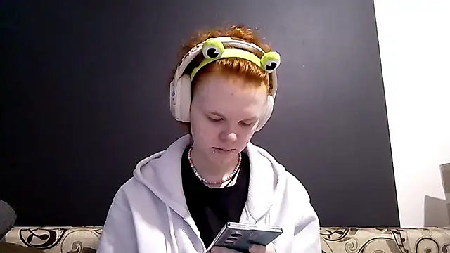 CurlaPettyBom online show from February 21, 2026, 8:05 am