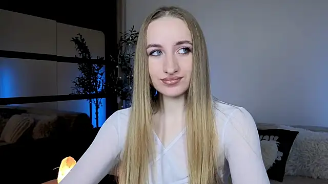 Oxy Foxie online show from May 23, 2026, 6:18 pm