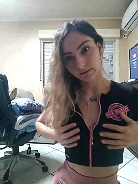 Larinhacat online show from February 19, 2026, 7:44 pm