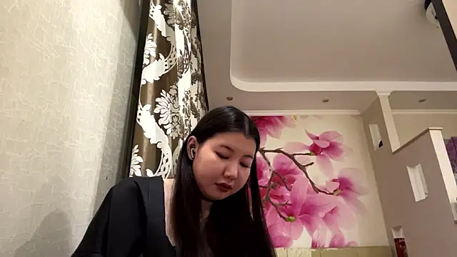 MaeRaads online show from February 26, 2026, 6:52 pm