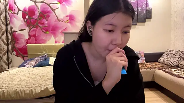 MaeRaads online show from March 16, 2026, 6:32 pm