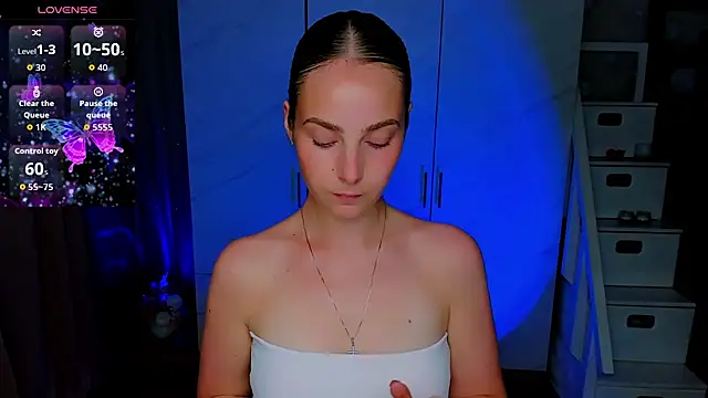 Snapshot of Maddy_Wood_ chatting on July 4, 2026, 5:06 pm Maddy Wood online show from July 4, 2026, 5:06 pm