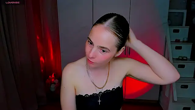 Snapshot of Maddy_Wood_ chatting on June 19, 2026, 4:57 pm Maddy Wood online show from June 19, 2026, 4:57 pm