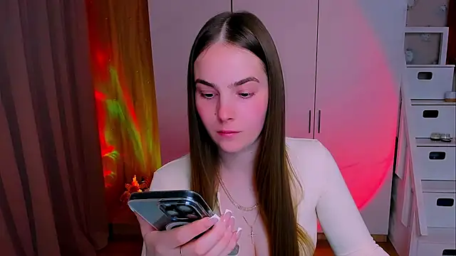 Maddy Wood  online show from April 29, 2026, 5:30 pm