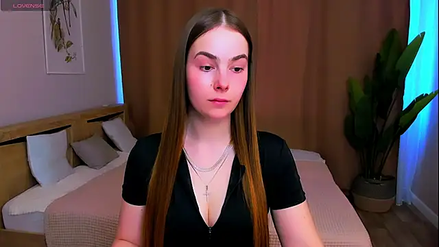 Maddy Wood  online show from March 24, 2026, 2:28 pm