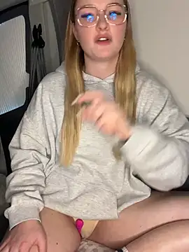 melanieTesss online show from February 23, 2026, 2:39 pm