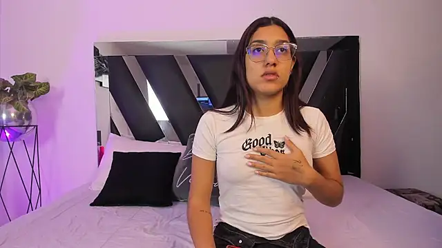 Mia Iron online show from March 20, 2026, 12:28 pm