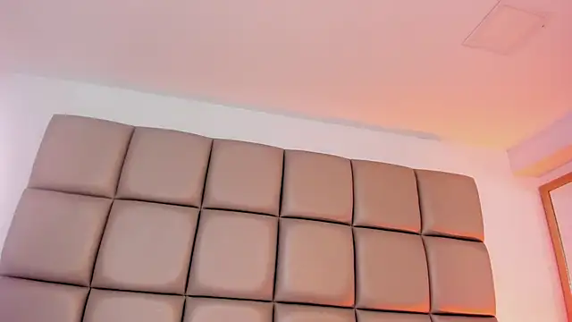 annybentleii online show from February 21, 2026, 7:27 pm