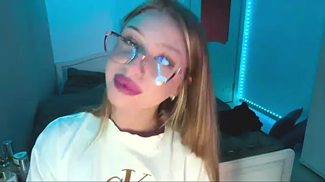 Stefifany online show from March 11, 2026, 1:16 pm