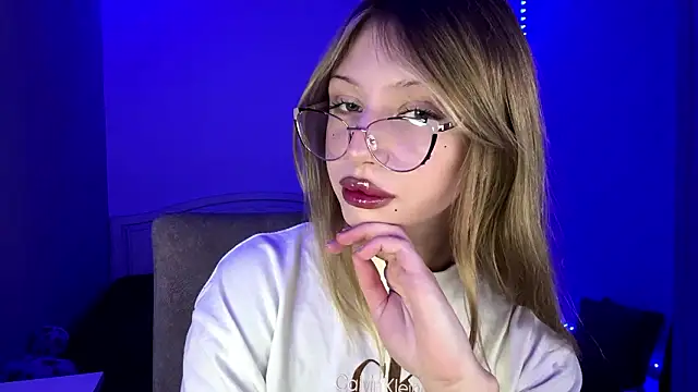 Stefifany online show from February 27, 2026, 3:23 pm