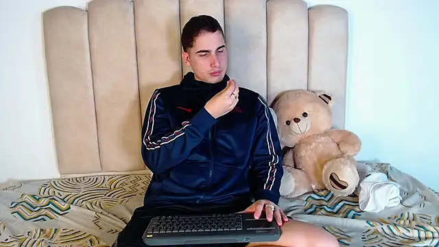 Snapshot of ryanlevi1 chatting on February 24, 2026, 12:17 pm ryanlevi1 online show from February 24, 2026, 12:17 pm