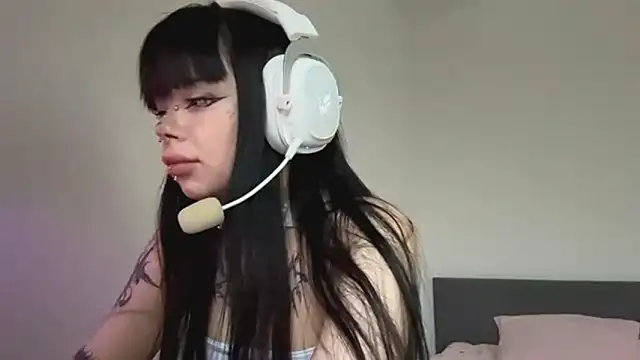 Luna Sohotti online show from April 10, 2026, 3:41 pm