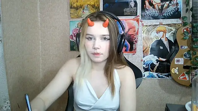 MilaTyan online show from April 18, 2026, 5:15 pm