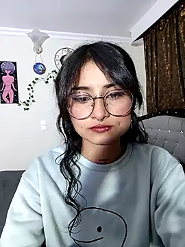 Lili  Clan online show from May 7, 2026, 5:11 am
