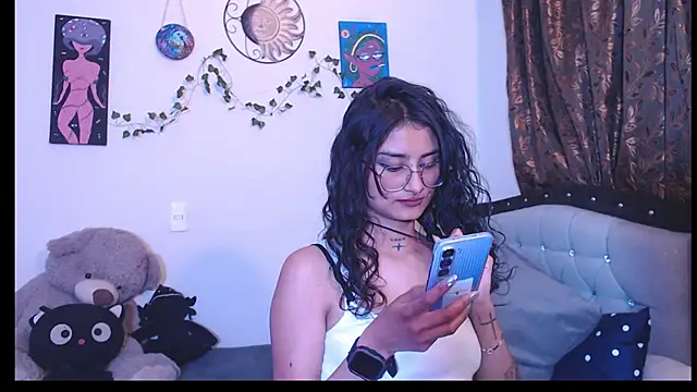 Lili  Clan online show from June 24, 2026, 2:43 am