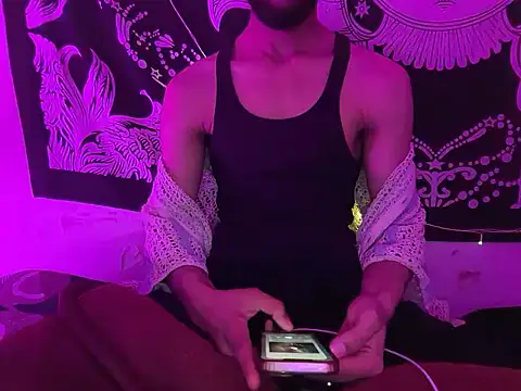 Snapshot of Robyne_xx chatting on February 17, 2026, 5:43 pm Robyne xx online show from February 17, 2026, 5:43 pm