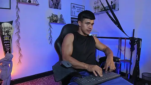 Snapshot of Rob_zaens33 chatting on February 24, 2026, 3:02 pm Rob zaens33 online show from February 24, 2026, 3:02 pm