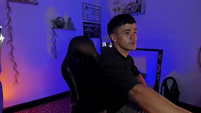 Snapshot of Rob_zaens33 chatting on February 19, 2026, 2:03 pm Rob zaens33 online show from February 19, 2026, 2:03 pm