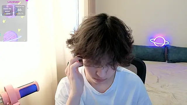  LukaHayes  online show from April 9, 2026, 12:33 pm