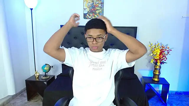 liiam3 online show from April 7, 2026, 9:16 pm