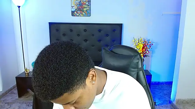 liiam3 online show from April 15, 2026, 9:04 pm