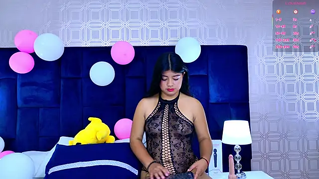 Khloe Moon online show from April 6, 2026, 8:32 pm