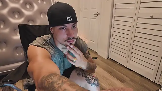 Alejandrosolerxxx online show from March 7, 2026, 8:25 pm